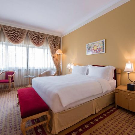 Officers Club & Hotel Αμπού Ντάμπι Εξωτερικό φωτογραφία A room at the hotel