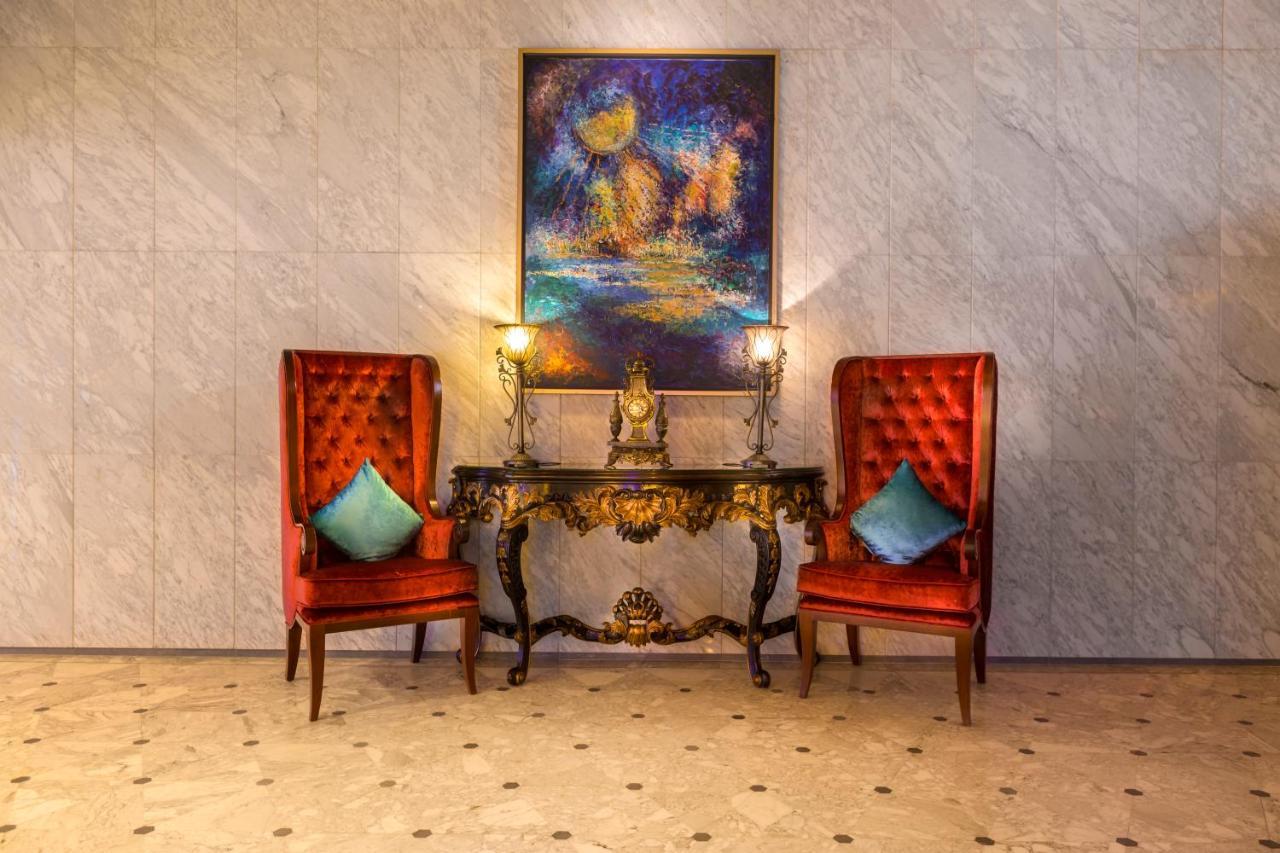 Officers Club & Hotel Αμπού Ντάμπι Εξωτερικό φωτογραφία The interior of the hotel