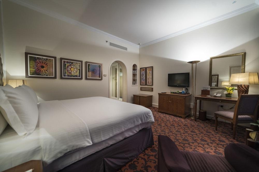 Officers Club & Hotel Αμπού Ντάμπι Εξωτερικό φωτογραφία A room at the hotel