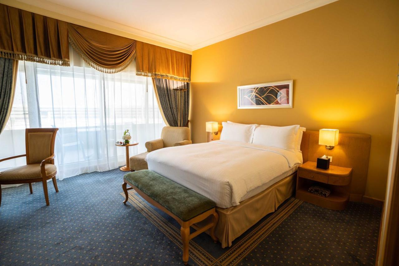 Officers Club & Hotel Αμπού Ντάμπι Εξωτερικό φωτογραφία A room at the hotel