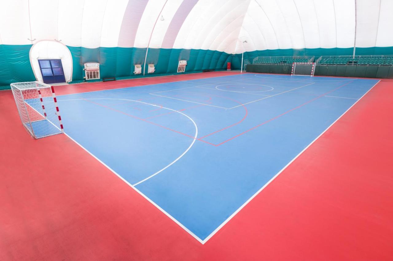 Officers Club & Hotel Αμπού Ντάμπι Εξωτερικό φωτογραφία The indoor pitch