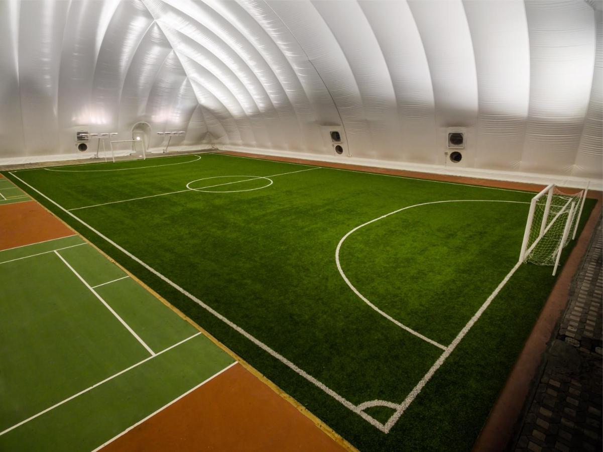Officers Club & Hotel Αμπού Ντάμπι Εξωτερικό φωτογραφία The indoor football pitch