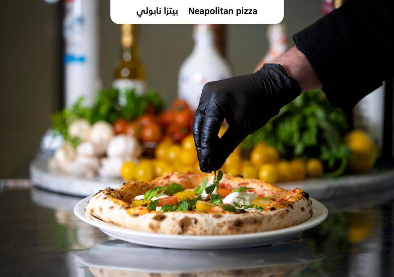 Officers Club & Hotel Αμπού Ντάμπι Εξωτερικό φωτογραφία Neapolitan pizza