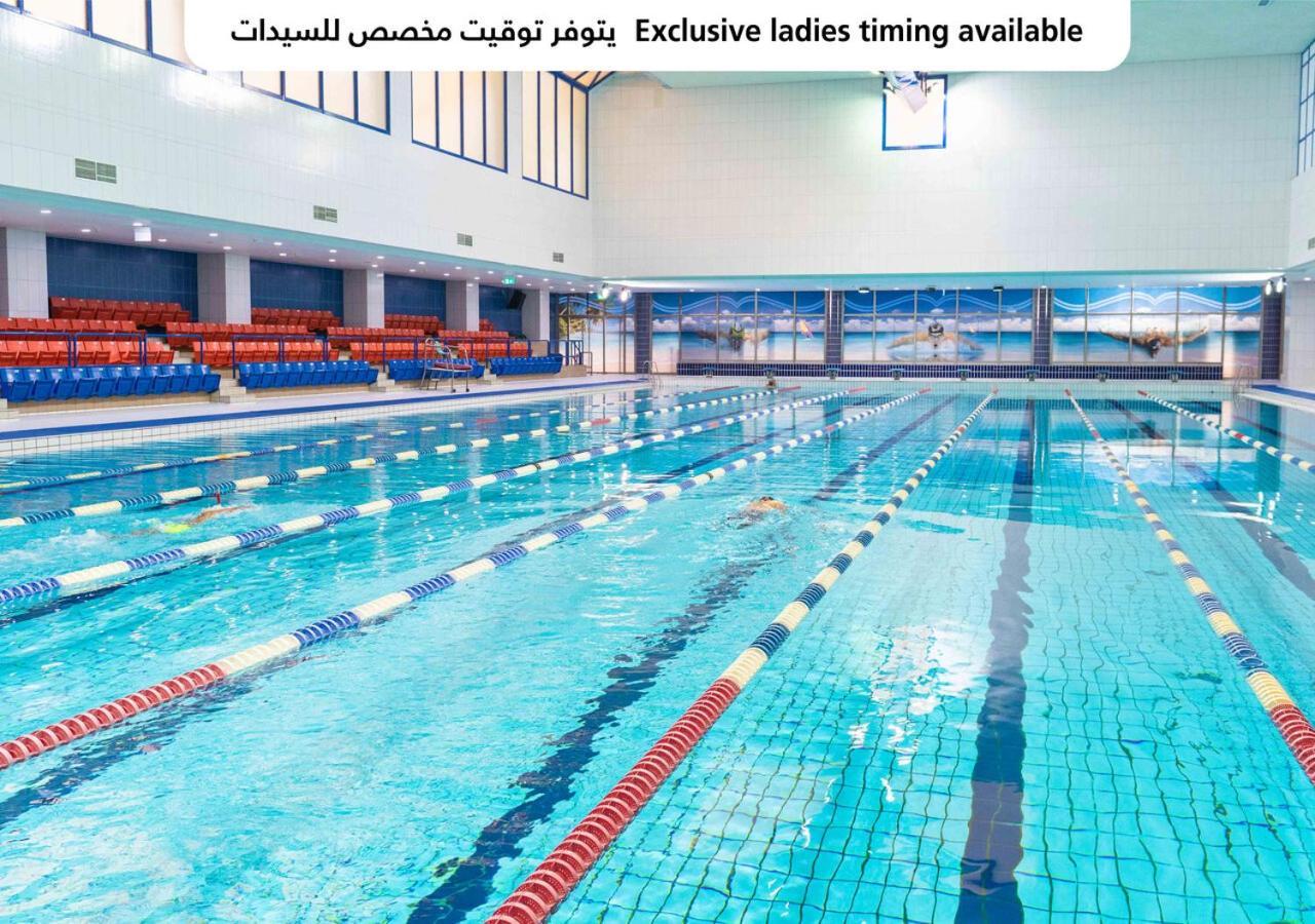 Officers Club & Hotel Αμπού Ντάμπι Εξωτερικό φωτογραφία Swimming pool at the Al-Shaab Club