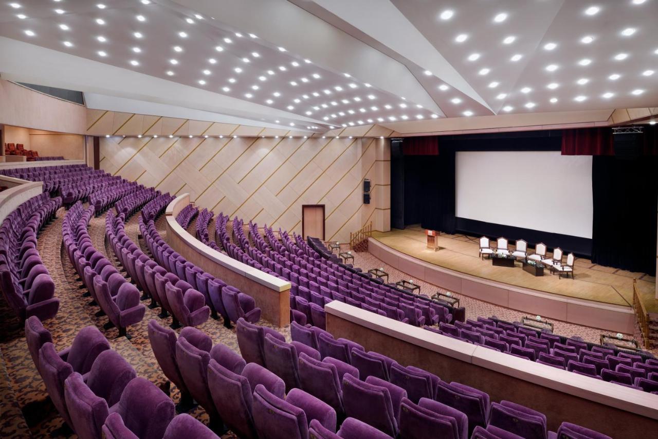Officers Club & Hotel Αμπού Ντάμπι Εξωτερικό φωτογραφία The Auditorium