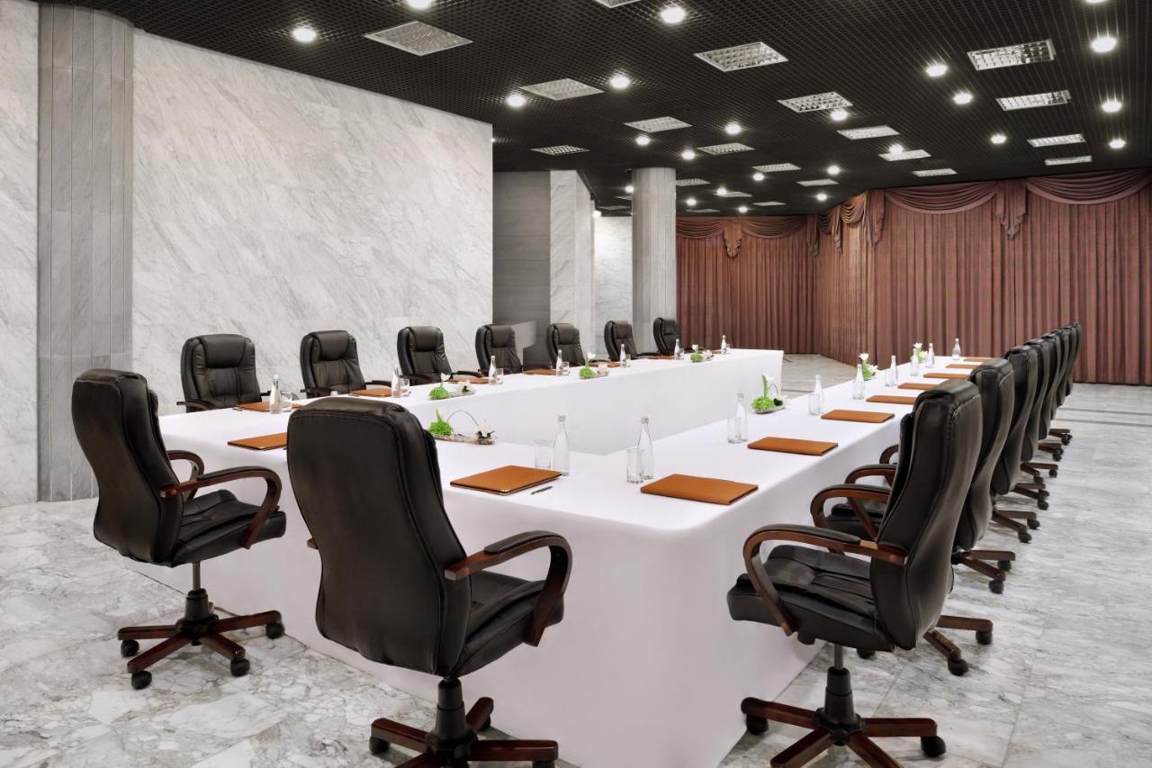 Officers Club & Hotel Αμπού Ντάμπι Εξωτερικό φωτογραφία Boardroom