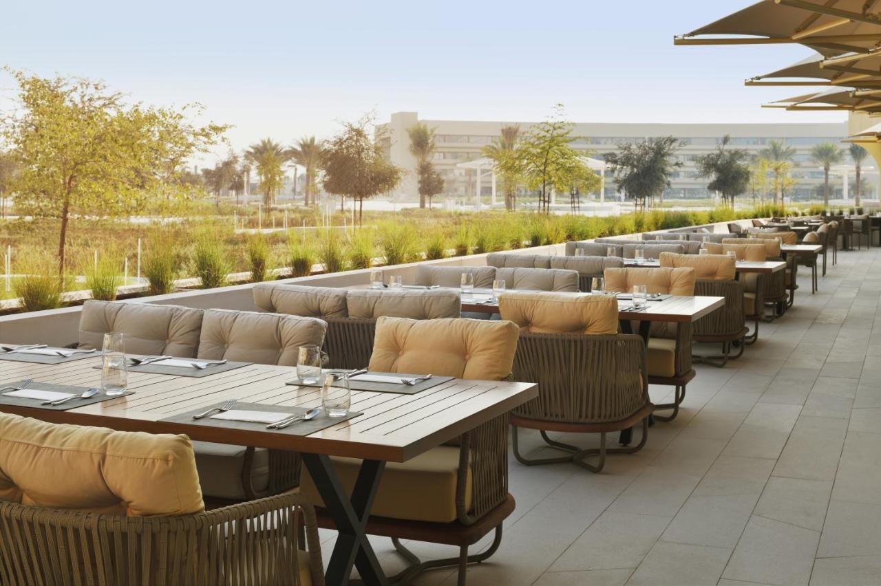 Officers Club & Hotel Αμπού Ντάμπι Εξωτερικό φωτογραφία The Terrace
