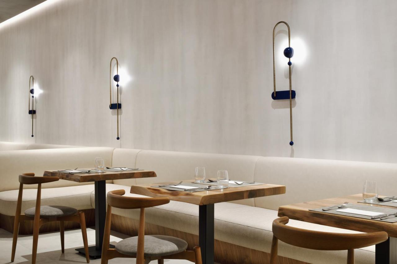 Officers Club & Hotel Αμπού Ντάμπι Εξωτερικό φωτογραφία Interior of the restaurant