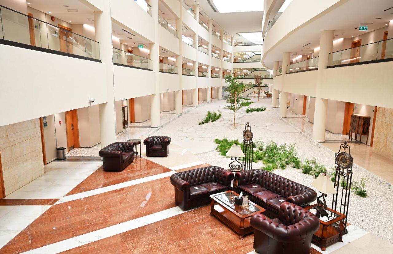 Officers Club & Hotel Αμπού Ντάμπι Εξωτερικό φωτογραφία Lobby