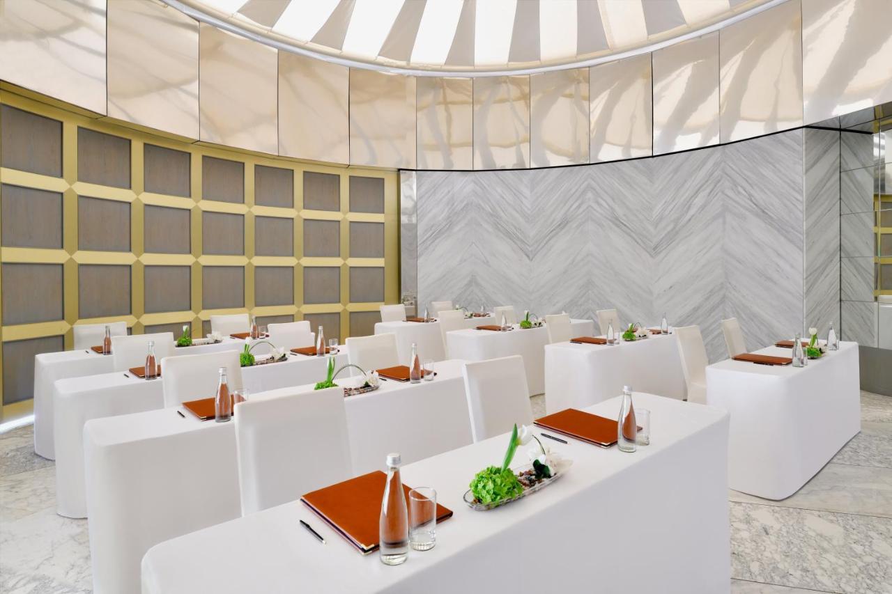Officers Club & Hotel Αμπού Ντάμπι Εξωτερικό φωτογραφία The meeting room