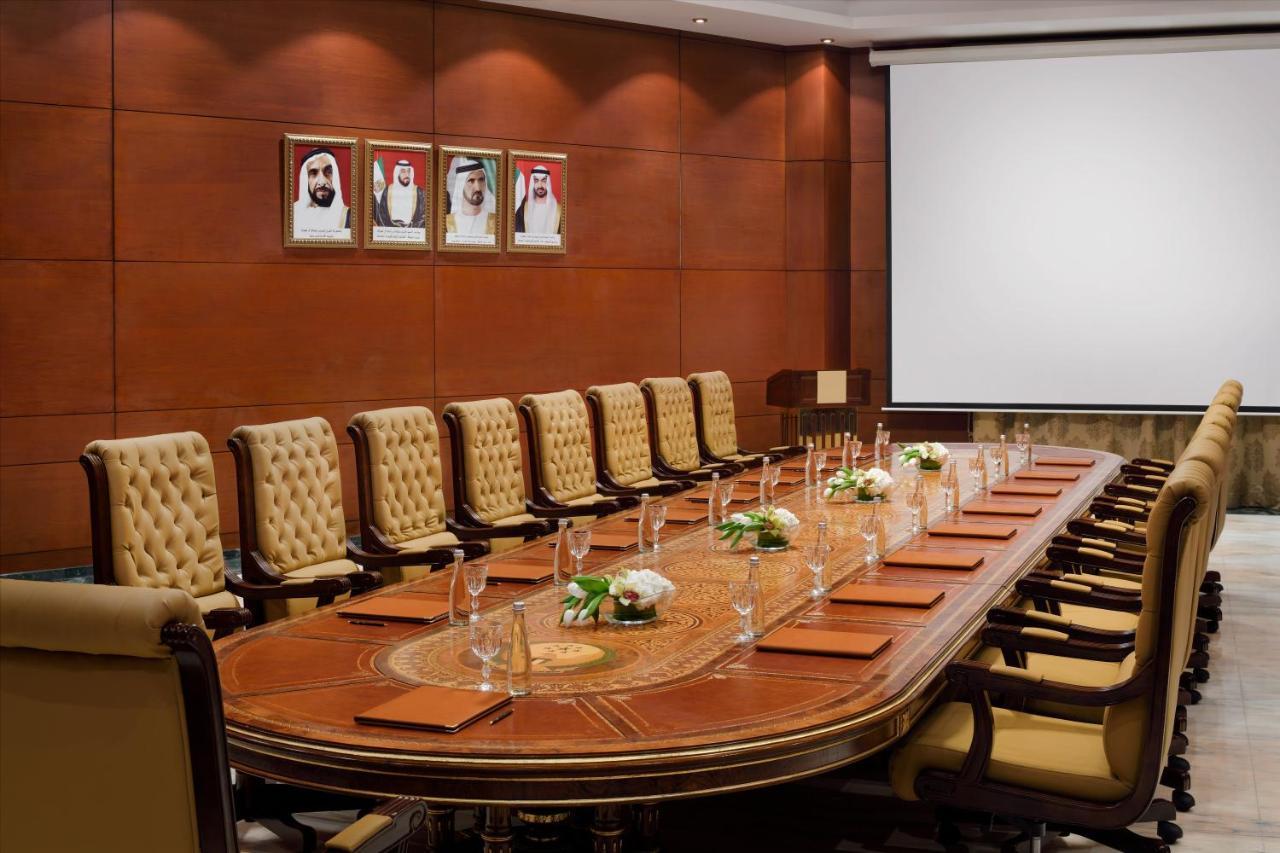 Officers Club & Hotel Αμπού Ντάμπι Εξωτερικό φωτογραφία A boardroom