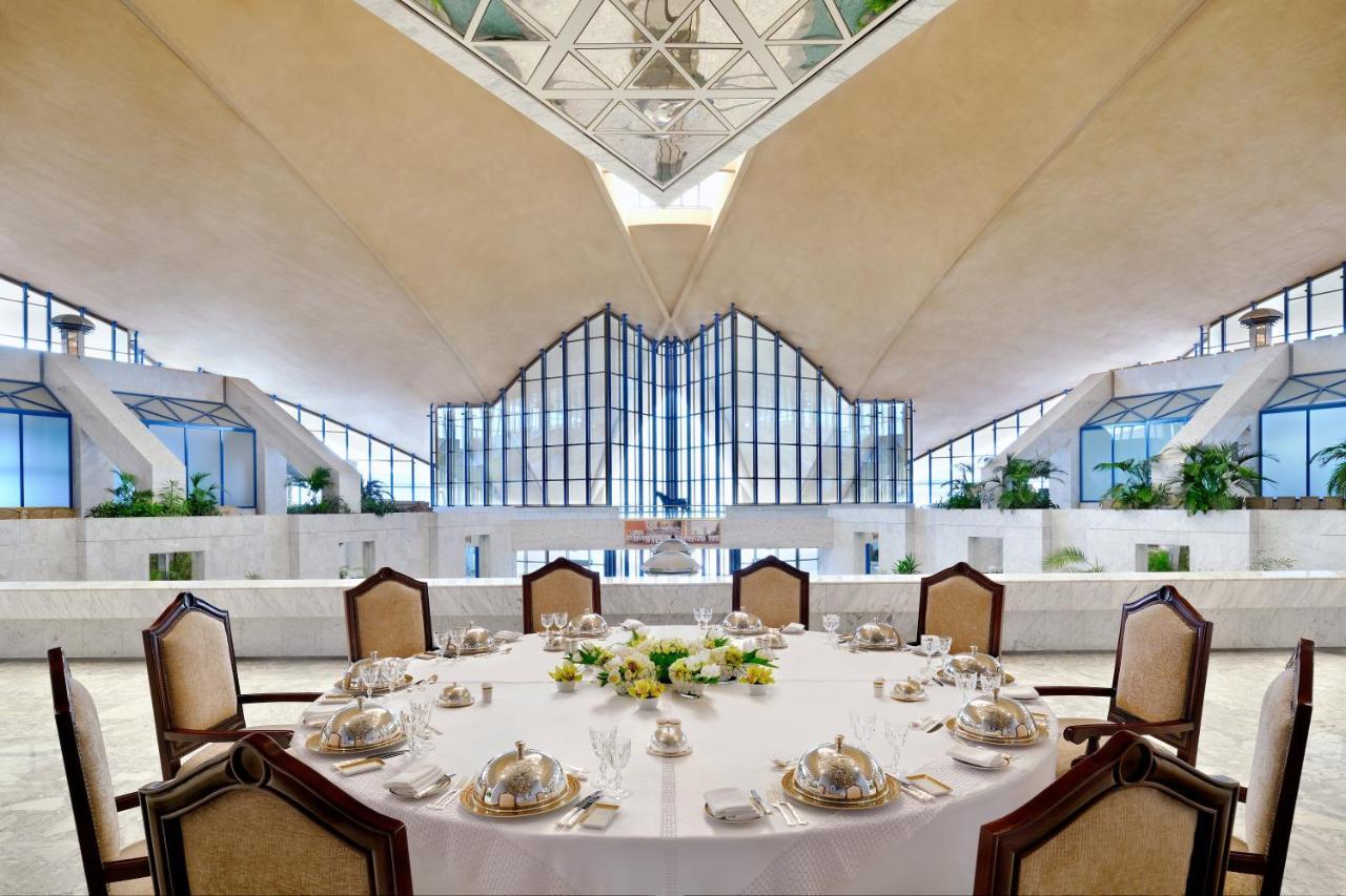 Officers Club & Hotel Αμπού Ντάμπι Εξωτερικό φωτογραφία The interior of the National Museum of Singapore