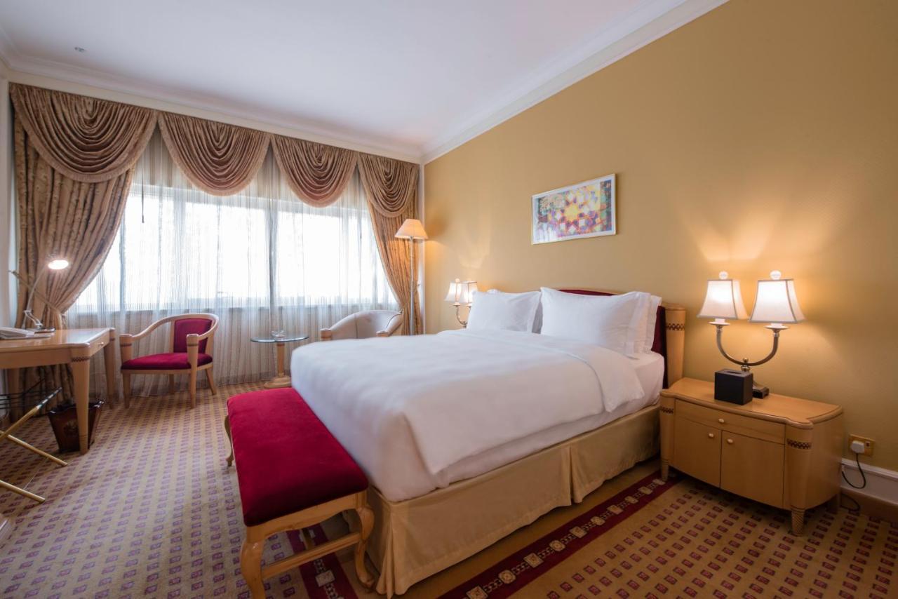 Officers Club & Hotel Αμπού Ντάμπι Εξωτερικό φωτογραφία A room at the hotel