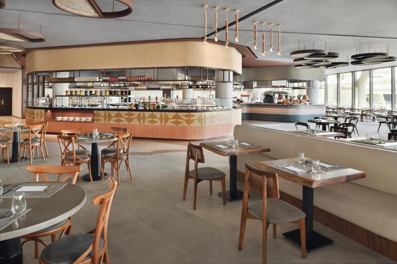 Officers Club & Hotel Αμπού Ντάμπι Εξωτερικό φωτογραφία The interior of the restaurant