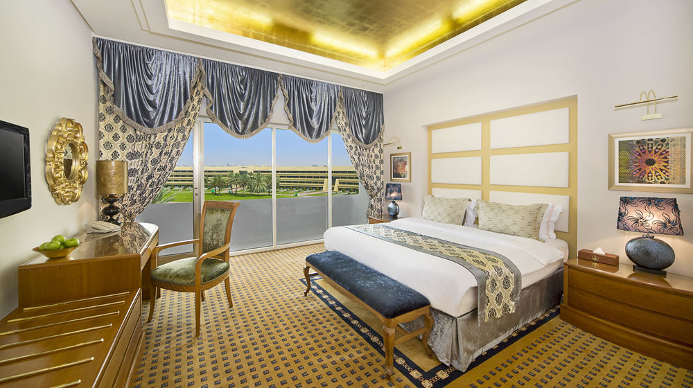 Officers Club & Hotel Αμπού Ντάμπι Εξωτερικό φωτογραφία A bedroom at the Jumeirah Creekside