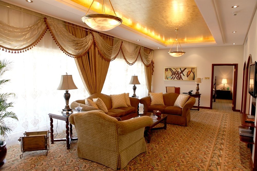 Officers Club & Hotel Αμπού Ντάμπι Εξωτερικό φωτογραφία A living room