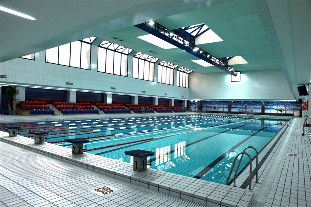 Officers Club & Hotel Αμπού Ντάμπι Εξωτερικό φωτογραφία The swimming pool