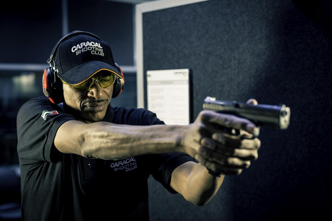 Officers Club & Hotel Αμπού Ντάμπι Εξωτερικό φωτογραφία A shooter in the 2012 ISSF World Cup