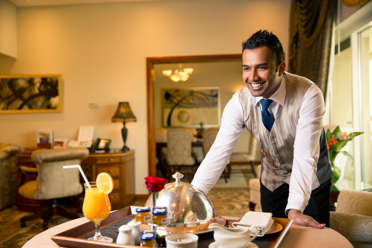 Officers Club & Hotel Αμπού Ντάμπι Εξωτερικό φωτογραφία A room service attendant