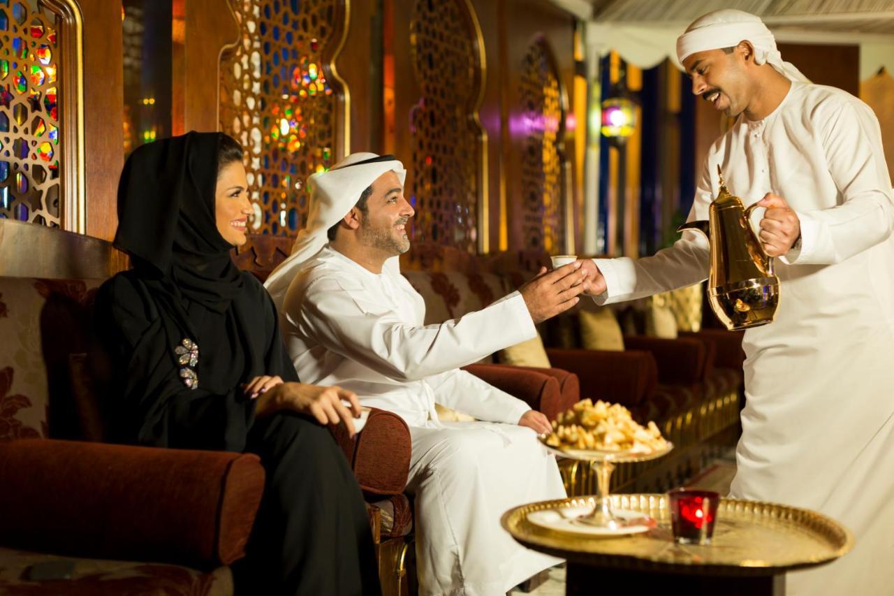 Officers Club & Hotel Αμπού Ντάμπι Εξωτερικό φωτογραφία A coffee shop in the United Arab Emirates